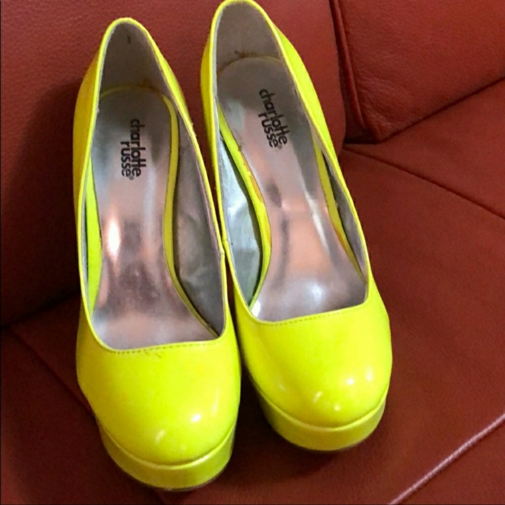 Neon yellow pumps